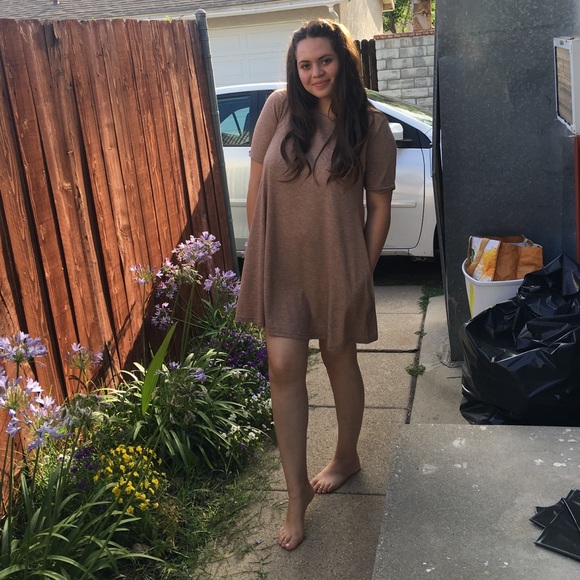 Tan dress 🌵 - Picture 3 of 4